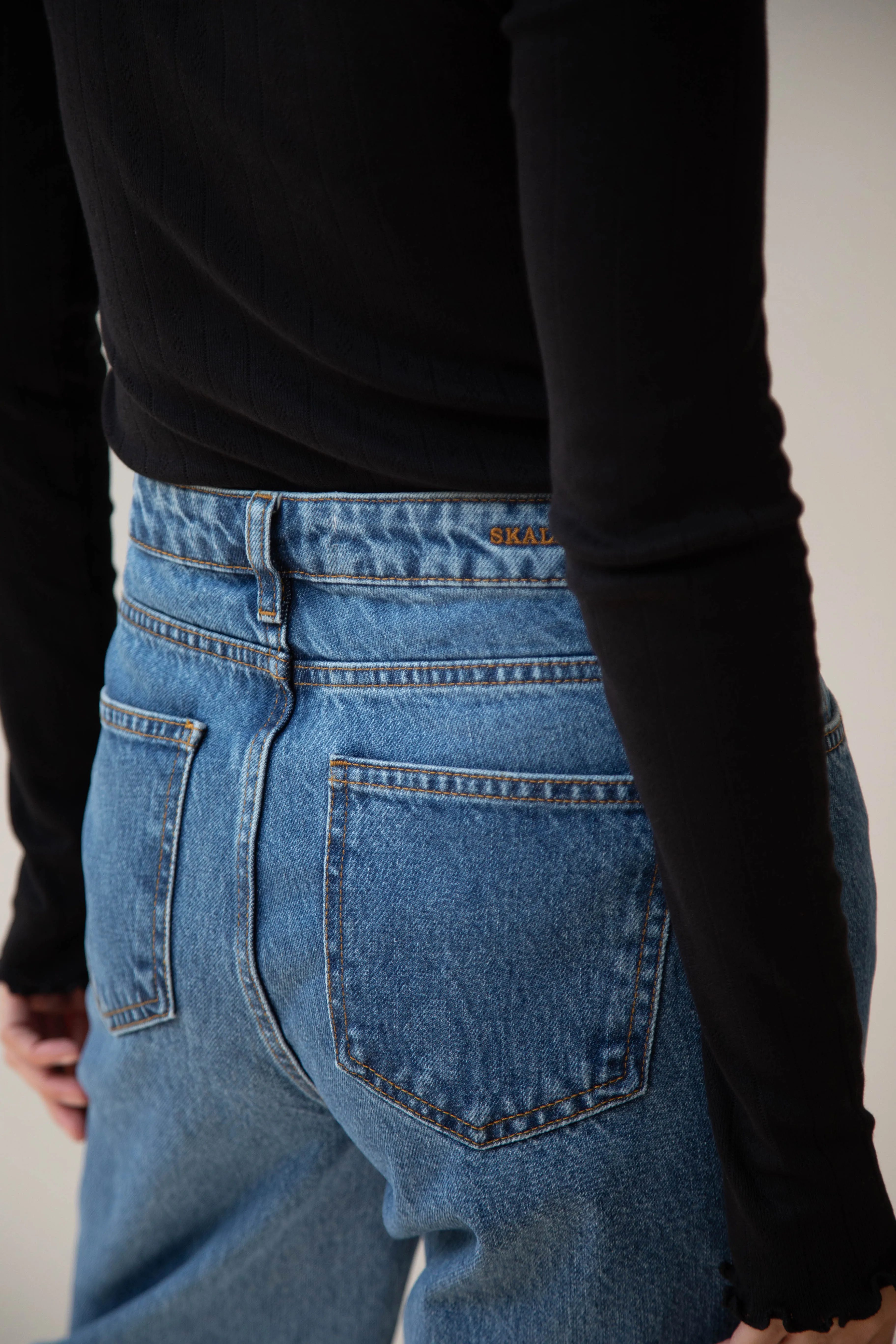 Skall | Allison Cropped Jeans in Washed Mid Blue