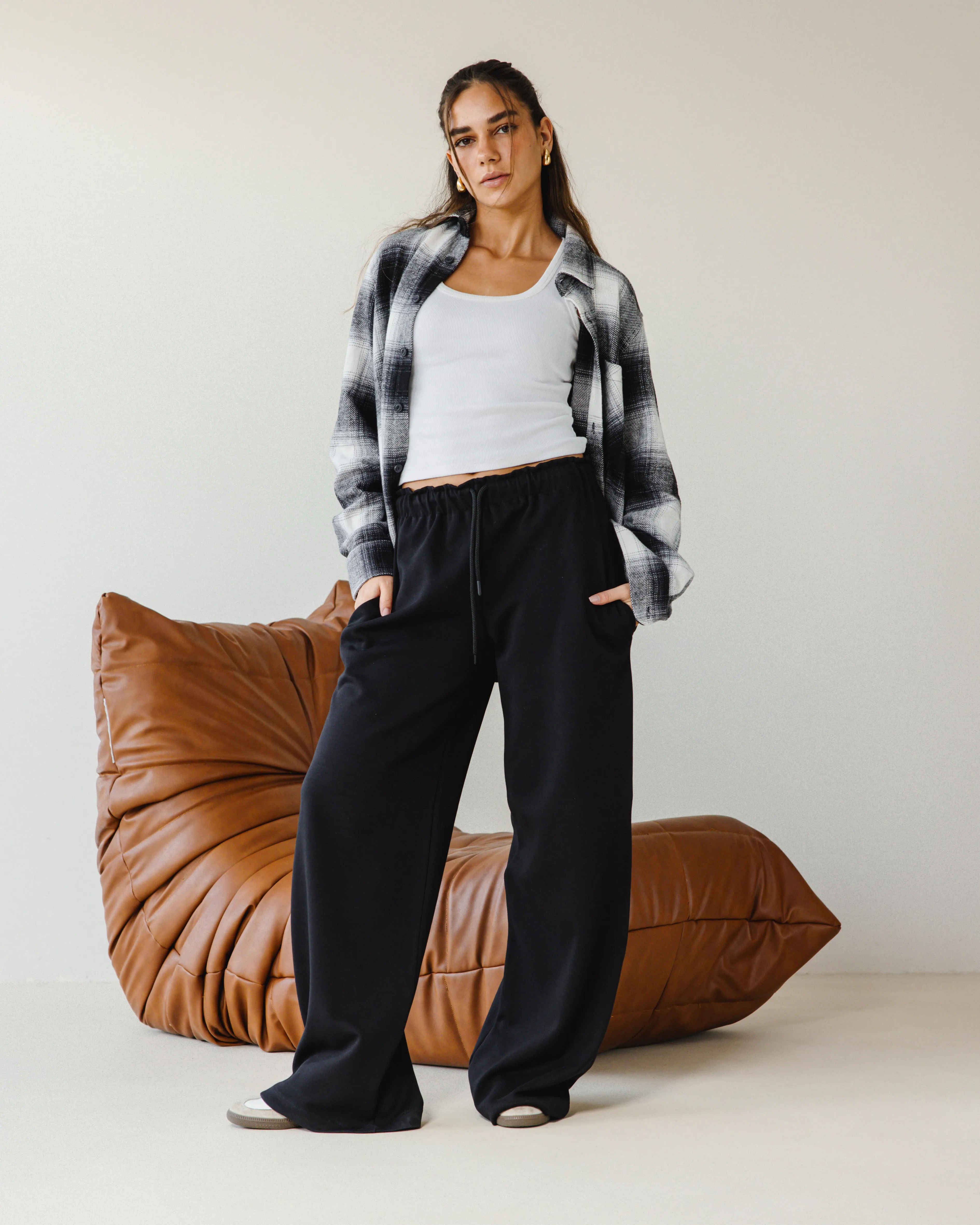 WIDE-LEG JOGGER PANTS BLACK